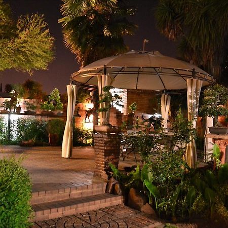 Aark Guest Lodge Vanderbijlpark ภายนอก รูปภาพ