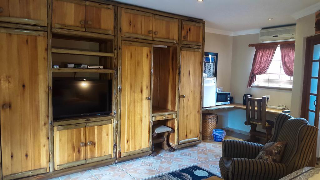 Aark Guest Lodge Vanderbijlpark ภายนอก รูปภาพ