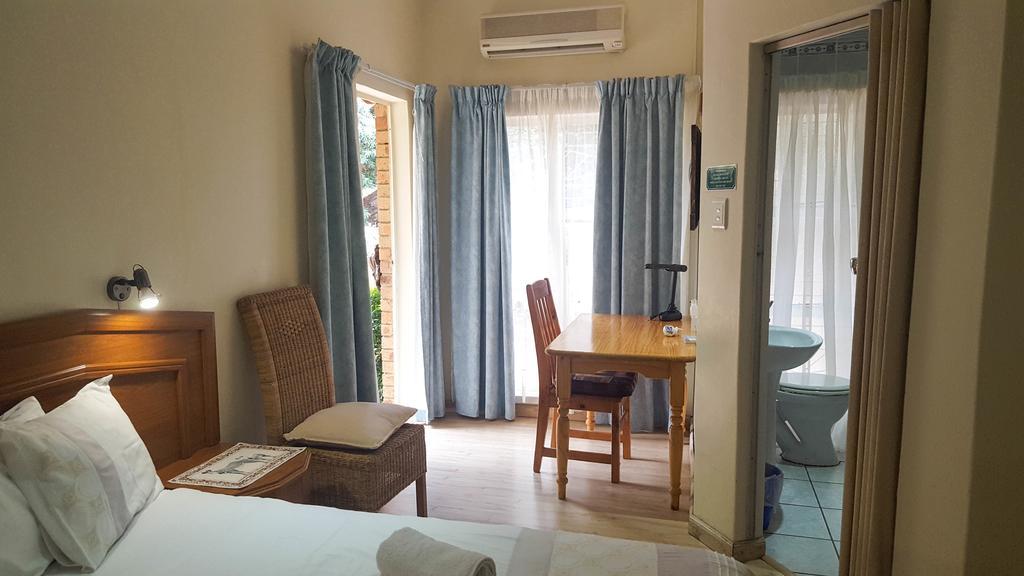 Aark Guest Lodge Vanderbijlpark ภายนอก รูปภาพ