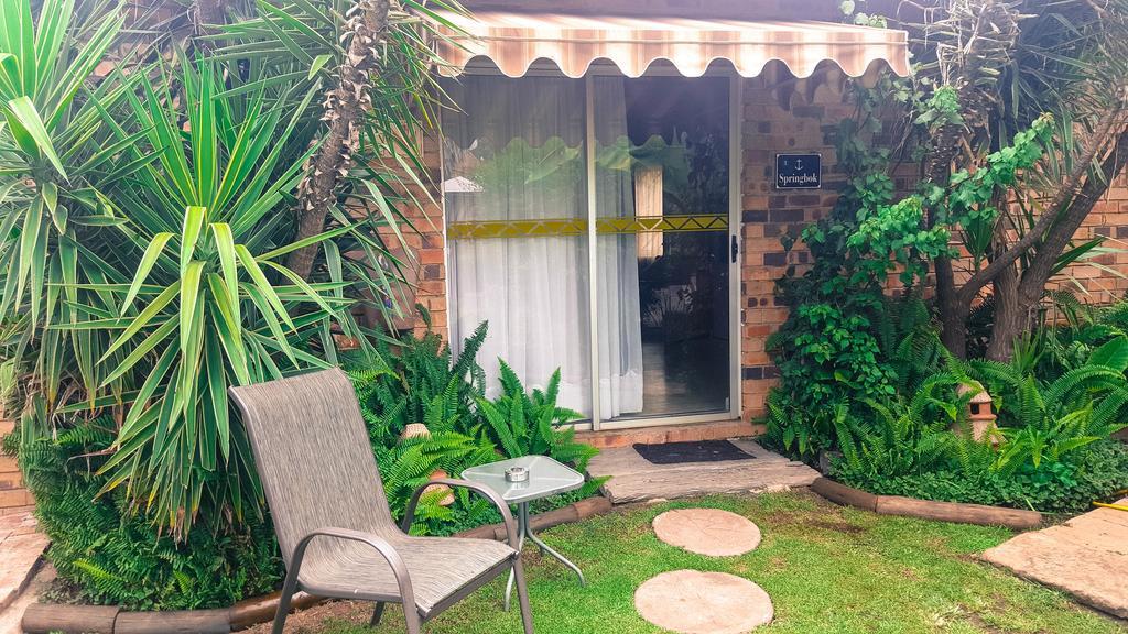 Aark Guest Lodge Vanderbijlpark ภายนอก รูปภาพ