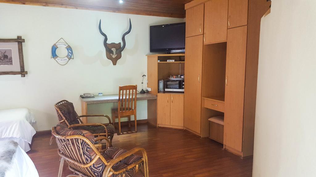 Aark Guest Lodge Vanderbijlpark ภายนอก รูปภาพ