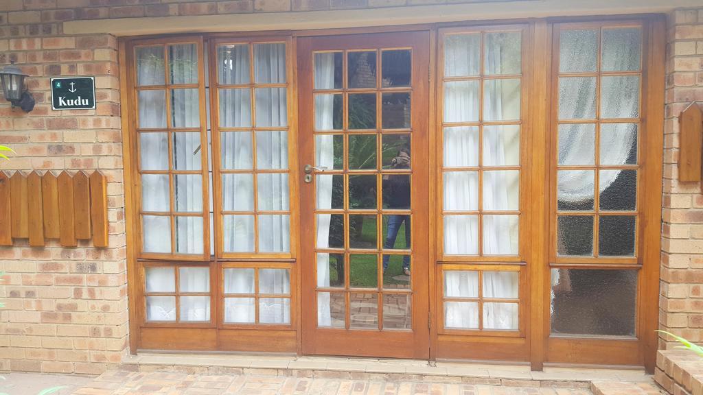 Aark Guest Lodge Vanderbijlpark ภายนอก รูปภาพ