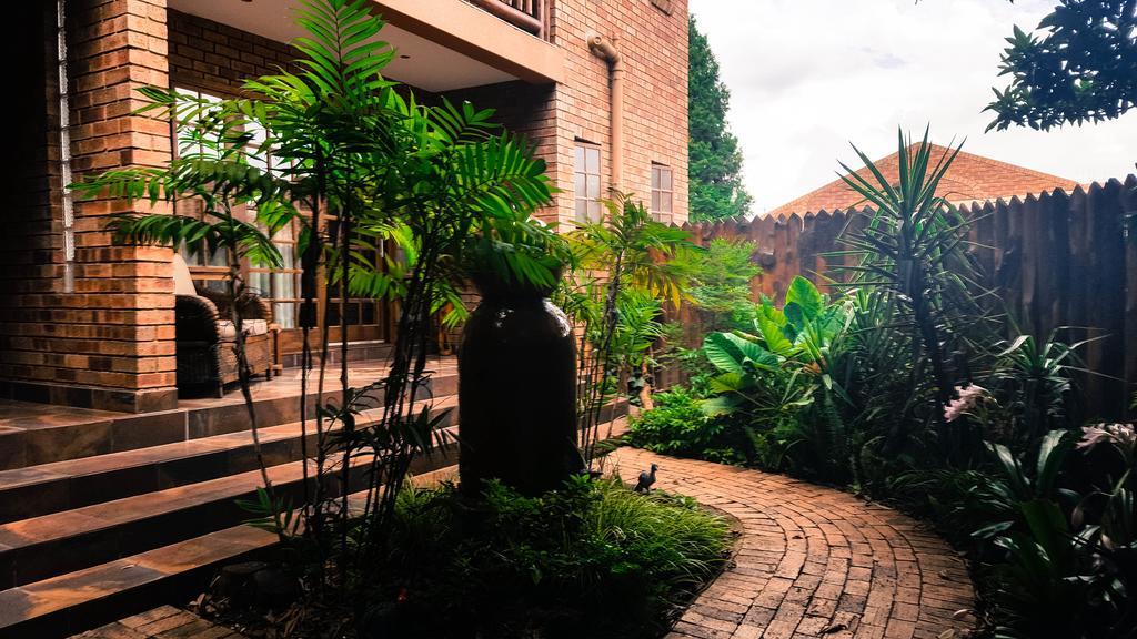 Aark Guest Lodge Vanderbijlpark ภายนอก รูปภาพ