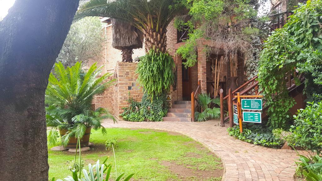 Aark Guest Lodge Vanderbijlpark ภายนอก รูปภาพ