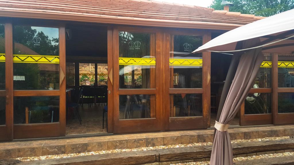 Aark Guest Lodge Vanderbijlpark ภายนอก รูปภาพ
