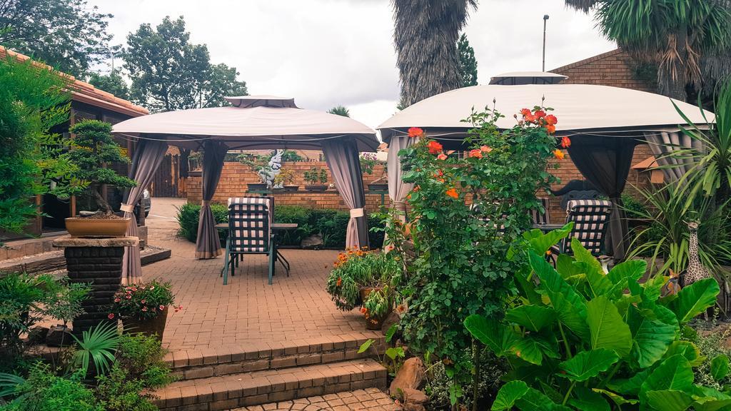 Aark Guest Lodge Vanderbijlpark ภายนอก รูปภาพ