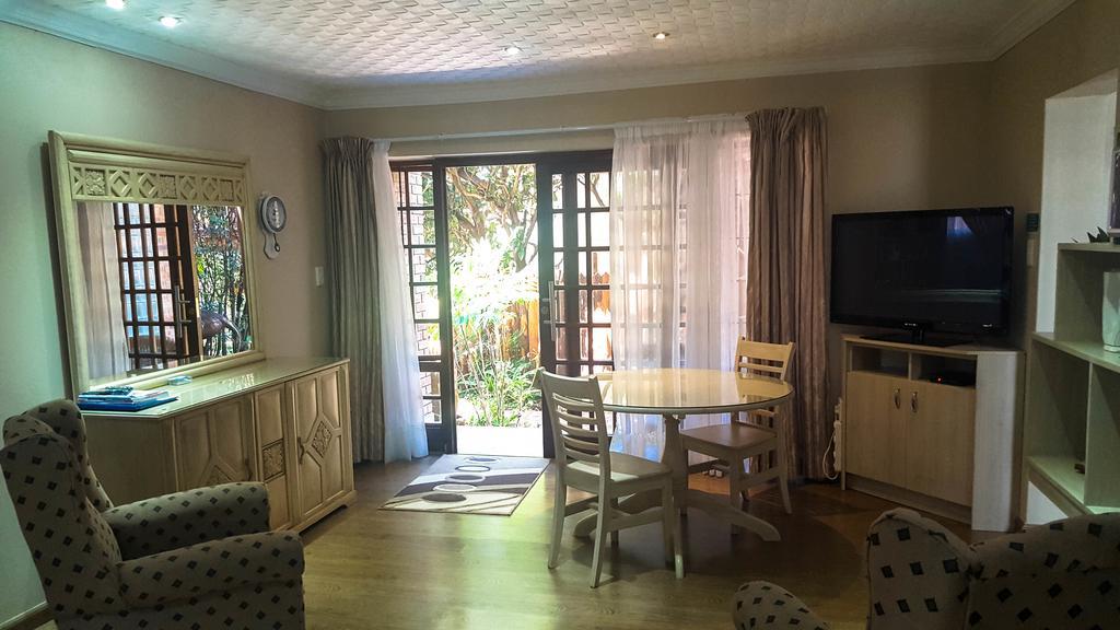 Aark Guest Lodge Vanderbijlpark ภายนอก รูปภาพ