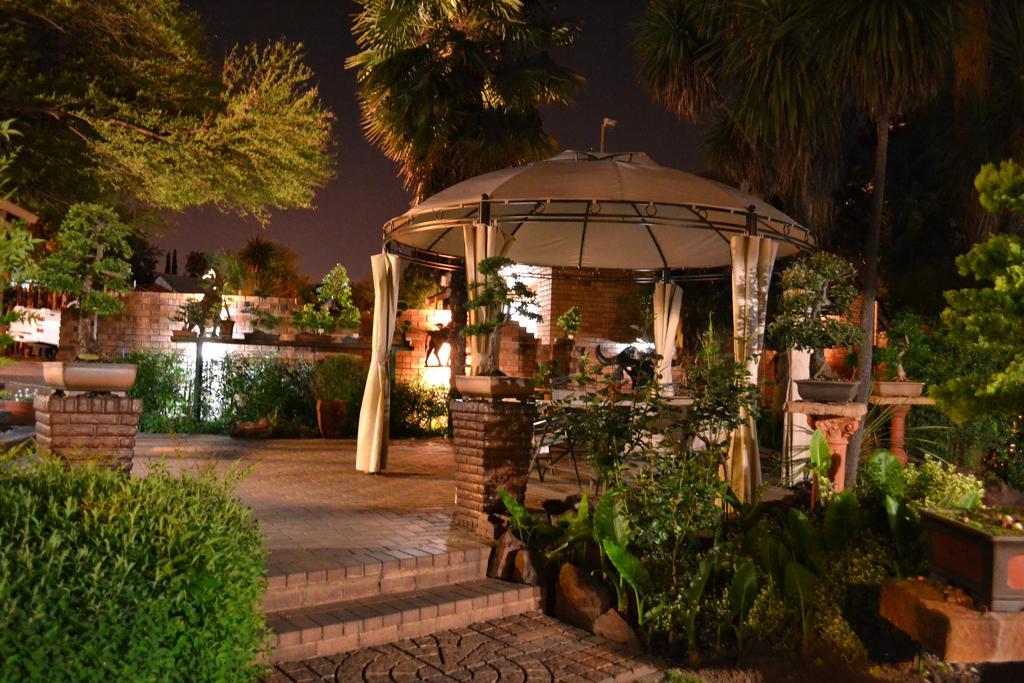 Aark Guest Lodge Vanderbijlpark ภายนอก รูปภาพ